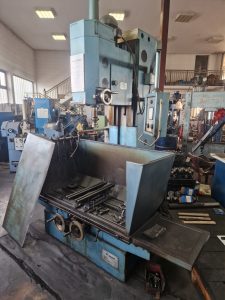 METALPROGRES MHS 220 – Cylinder Honing Machine METALPROGRES MHS 220 is a professional cylinder honing machine designed for precision finishing of engine cylinders during engine rebuilding. This used machine is in good working condition and comes with a complete outfit. It ensures accurate cylinder dimensions and high-quality surface finishing, making it suitable for workshops specializing in engine repair and reconditioning.