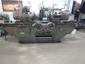 BERCO RTM 180 B is a professional crankshaft grinding machine designed for precise regrinding of main and connecting-rod journals during engine rebuilding. This used machine is in good working condition and comes with a complete outfit. Known for its robust construction and high precision, the RTM 180 B is suitable for workshops specializing in crankshaft reconditioning and engine repair.